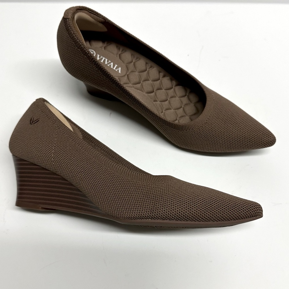 Vivaia Women's Aria 2.0 Pointed toe Wedge Pumps